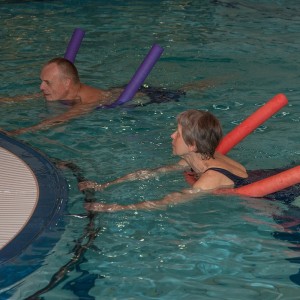 Cvičení v bazénu.